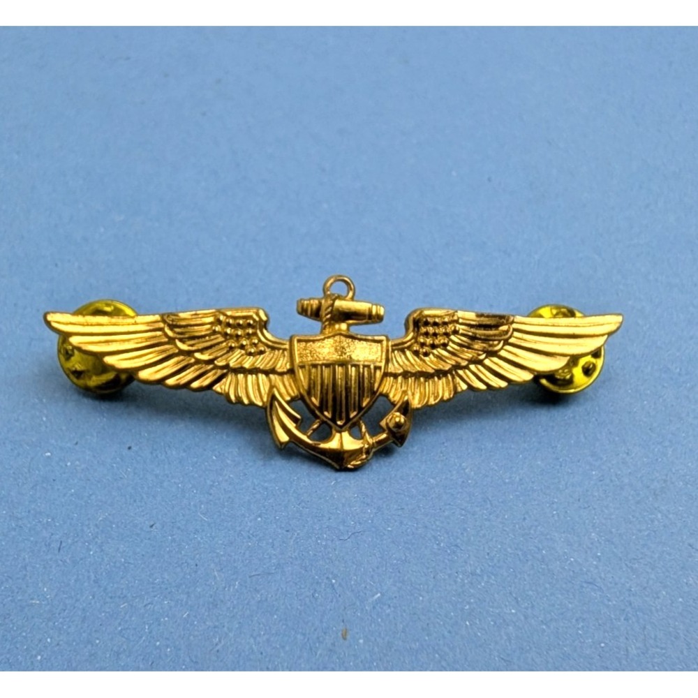 Vintage US Navy AVIATOR WINGS Pilot Pin Back Badge Gold Tone V-22-N